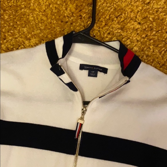 Tommy Hilfiger sweater - Picture 2 of 2